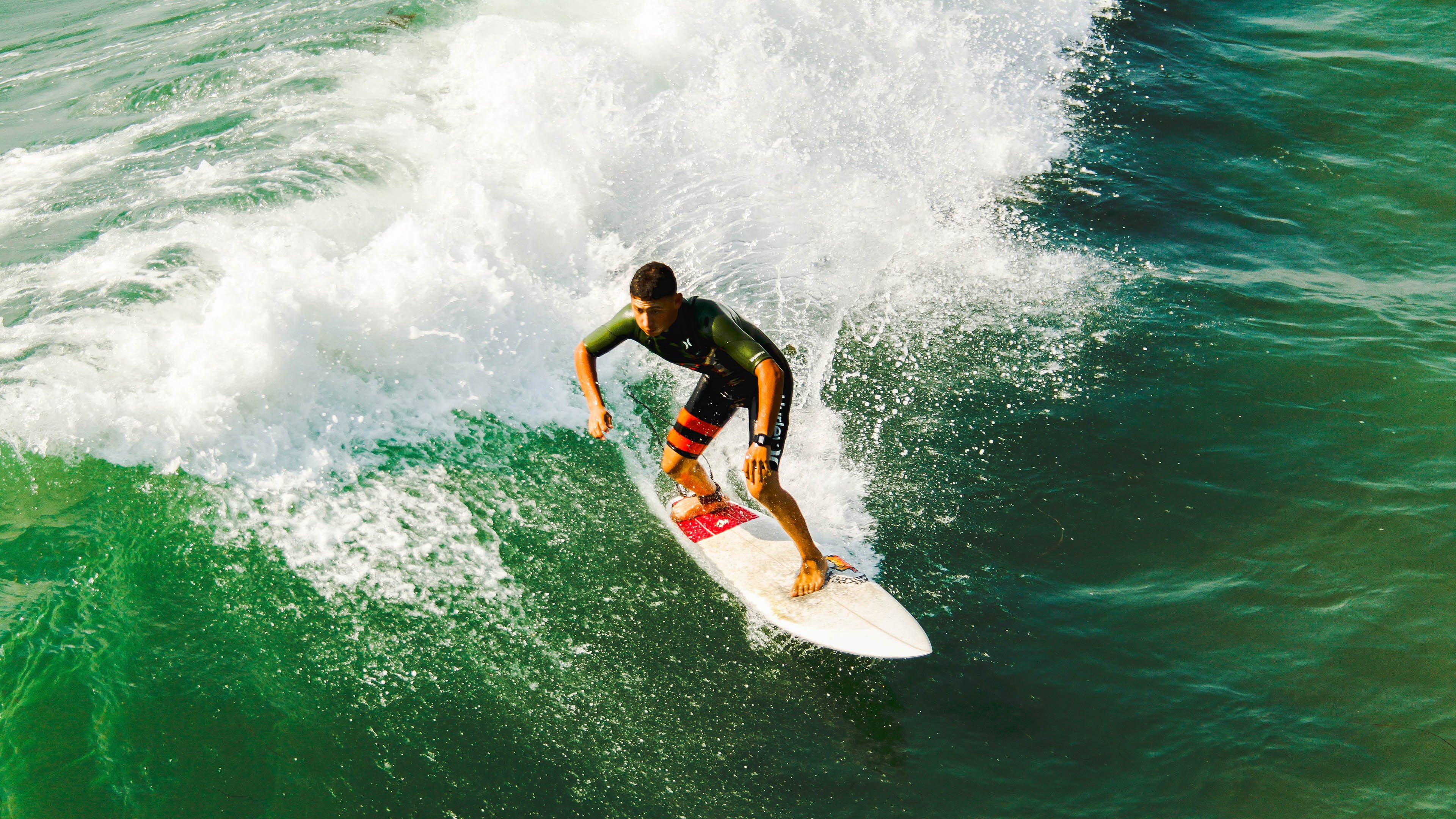 开云全站-沃尔夫斯堡队在主场取得耀眼的胜利，沃尔夫斯堡球员